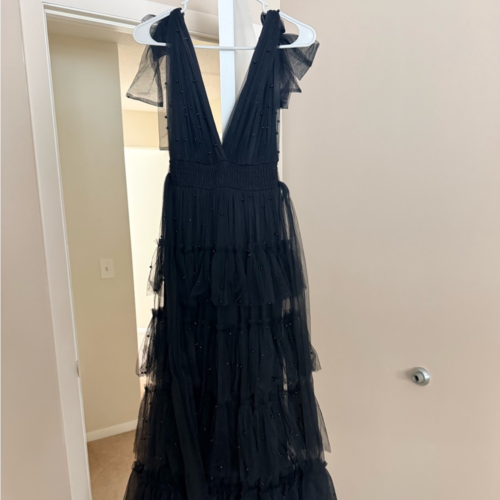Elegant Black Evening Gown - Picture 3 of 4